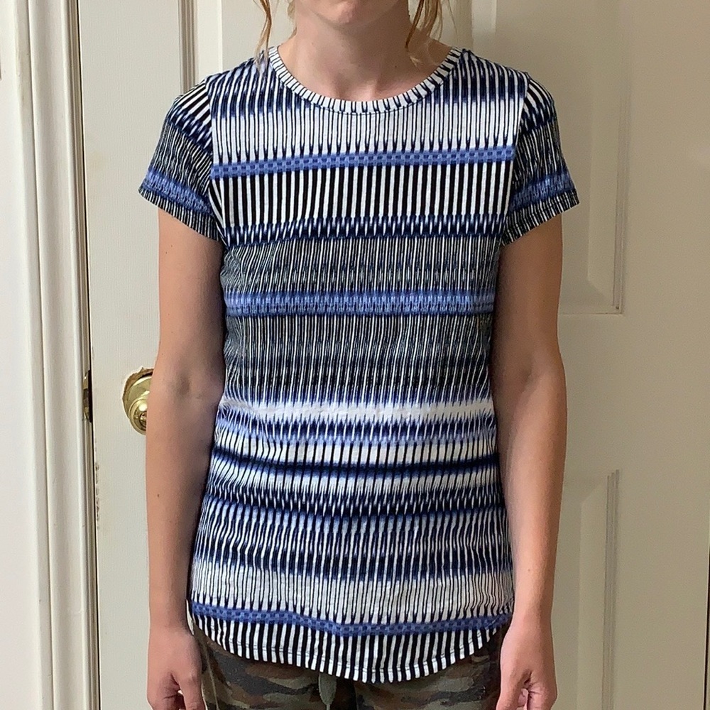 🌷3 for $25🌷Joe Fresh, US XS, Blue & White Geometric Print Cap Sleeved Tee Shirt
